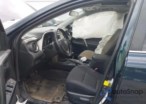 2017 Toyota Rav4 Hybrid Xle z USA, uszkodzony, nr VIN JTMRJREV2HD071010